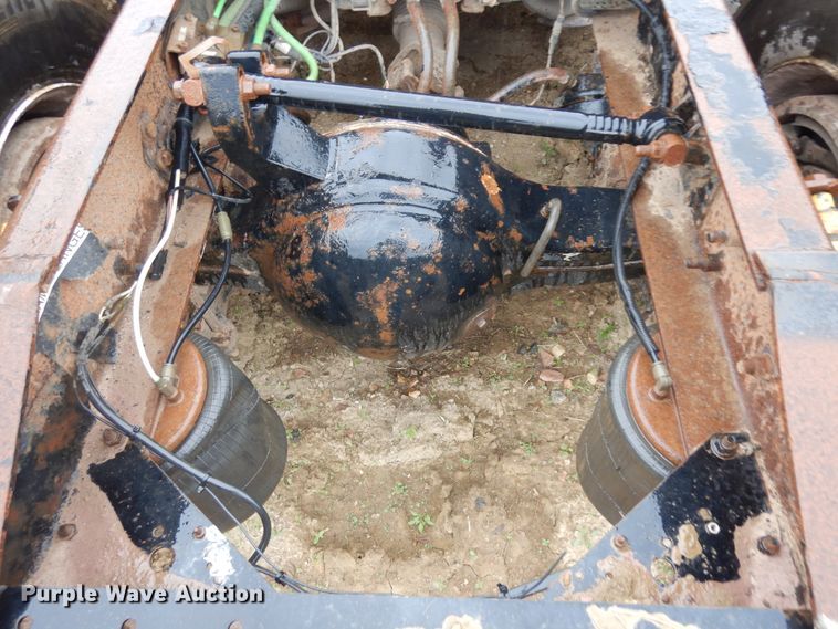 image for item ID9788 2003 International 9200i  semi truck