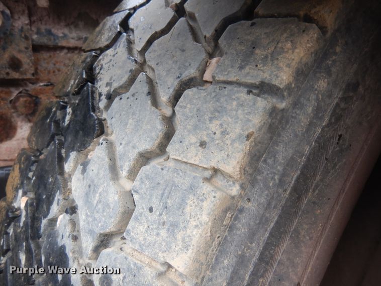 image for item ID9788 2003 International 9200i  semi truck