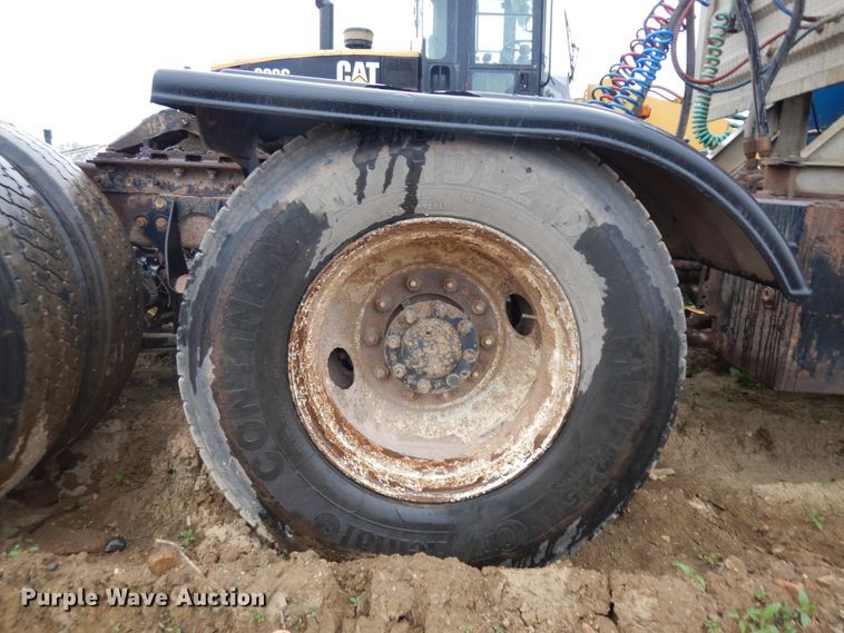 image for item ID9788 2003 International 9200i  semi truck