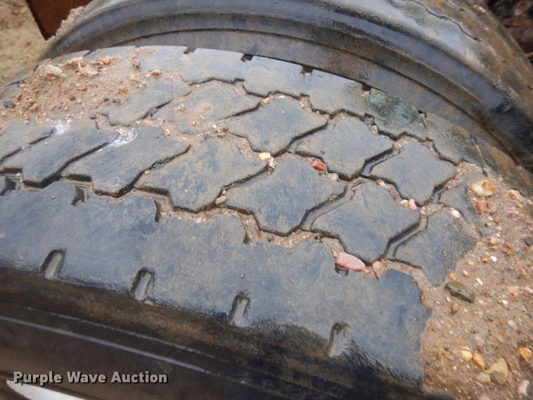 image for item ID9788 2003 International 9200i  semi truck