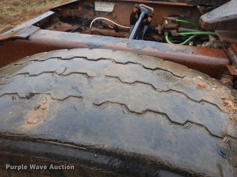 image for item ID9788 2003 International 9200i  semi truck