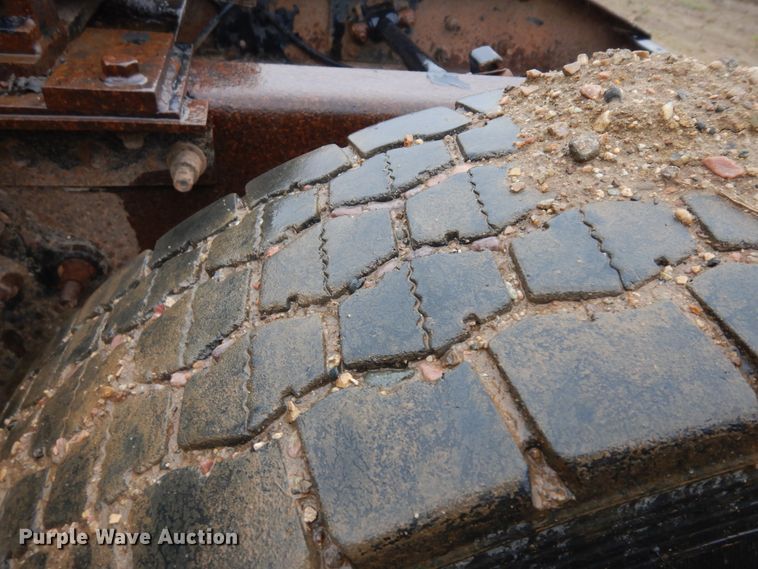 image for item ID9788 2003 International 9200i  semi truck