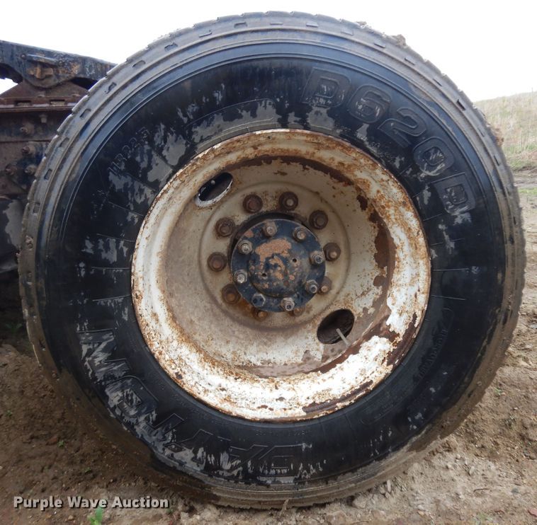 image for item ID9788 2003 International 9200i  semi truck