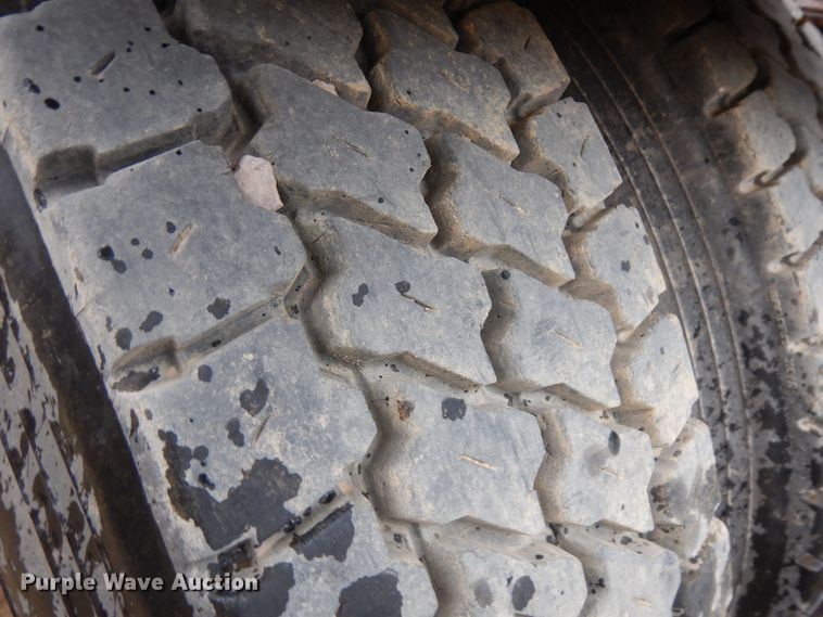 image for item ID9788 2003 International 9200i  semi truck