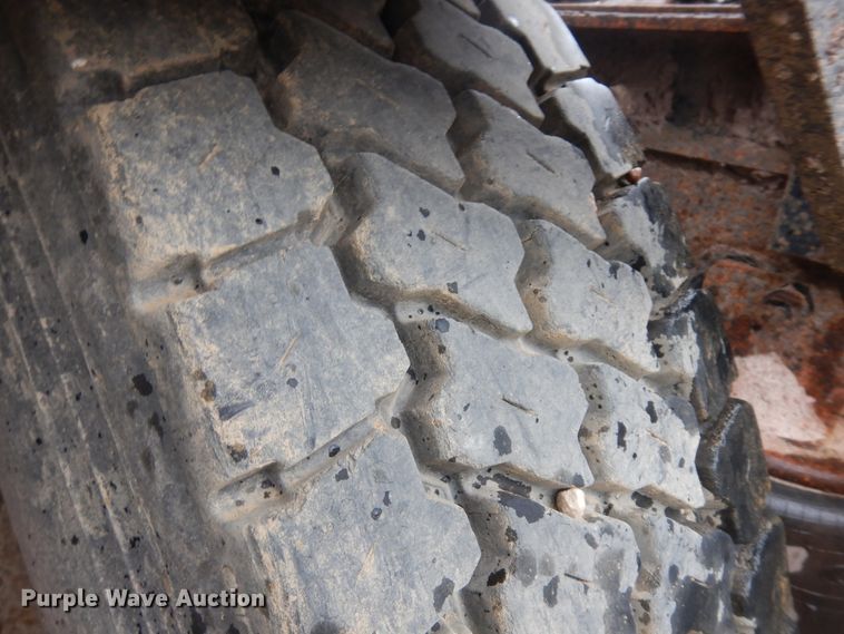 image for item ID9788 2003 International 9200i  semi truck