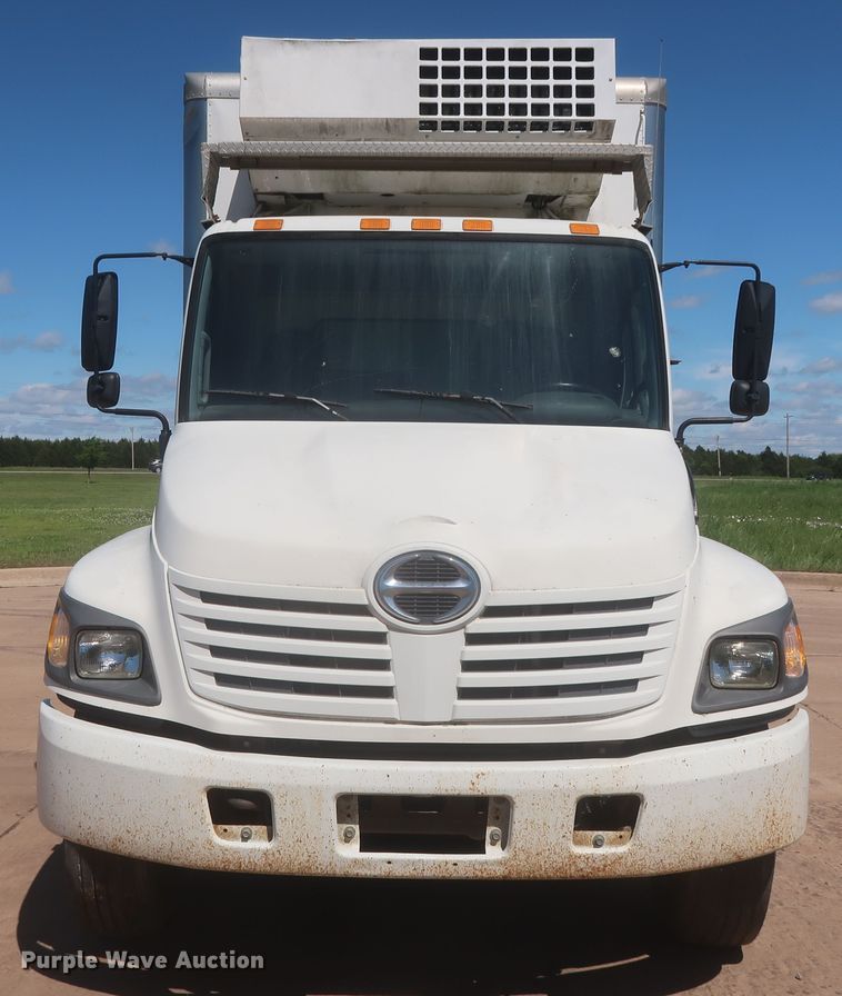 image for item IO9078 2005 Hino 268  refrigerated truck