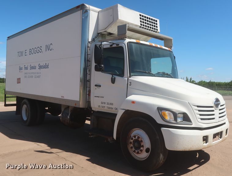 image for item IO9078 2005 Hino 268  refrigerated truck