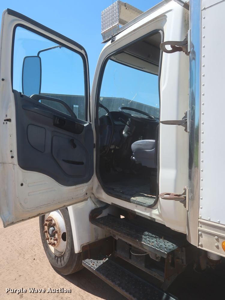 image for item IO9078 2005 Hino 268  refrigerated truck