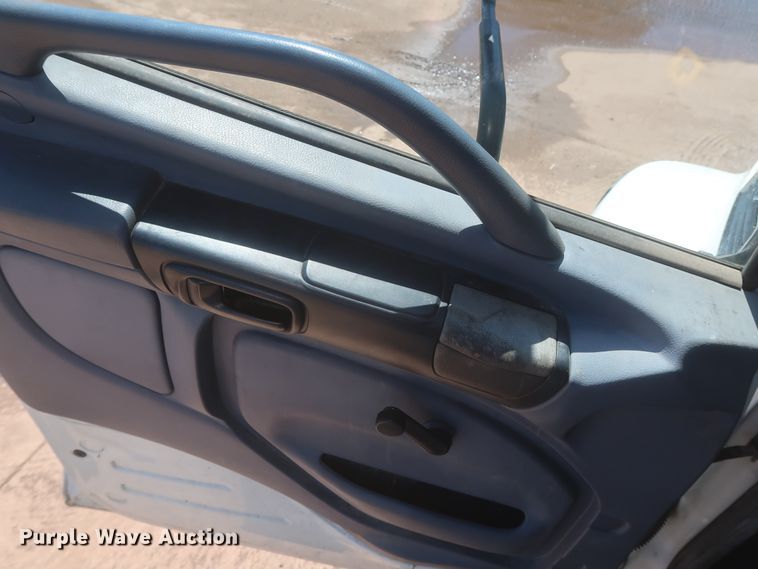 image for item IO9078 2005 Hino 268  refrigerated truck