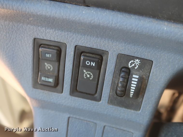 image for item IO9078 2005 Hino 268  refrigerated truck