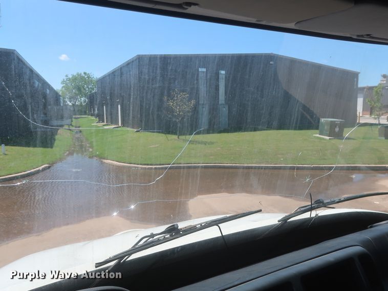 image for item IO9078 2005 Hino 268  refrigerated truck