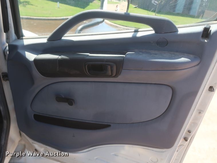 image for item IO9078 2005 Hino 268  refrigerated truck