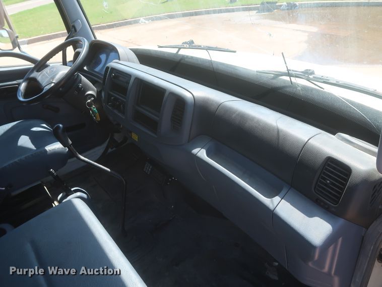 image for item IO9078 2005 Hino 268  refrigerated truck