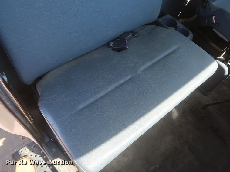 image for item IO9078 2005 Hino 268  refrigerated truck