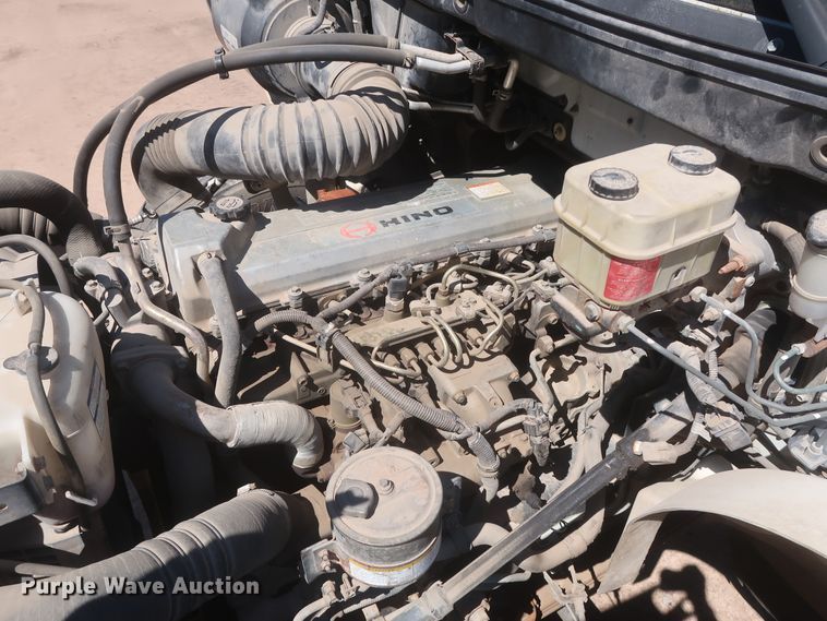 image for item IO9078 2005 Hino 268  refrigerated truck