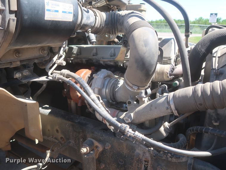 image for item IO9078 2005 Hino 268  refrigerated truck