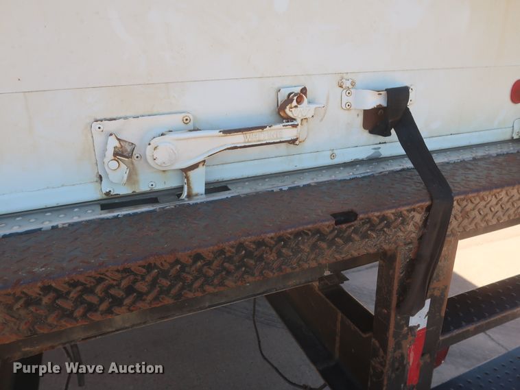 image for item IO9078 2005 Hino 268  refrigerated truck