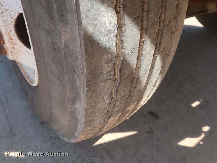 image for item IO9078 2005 Hino 268  refrigerated truck