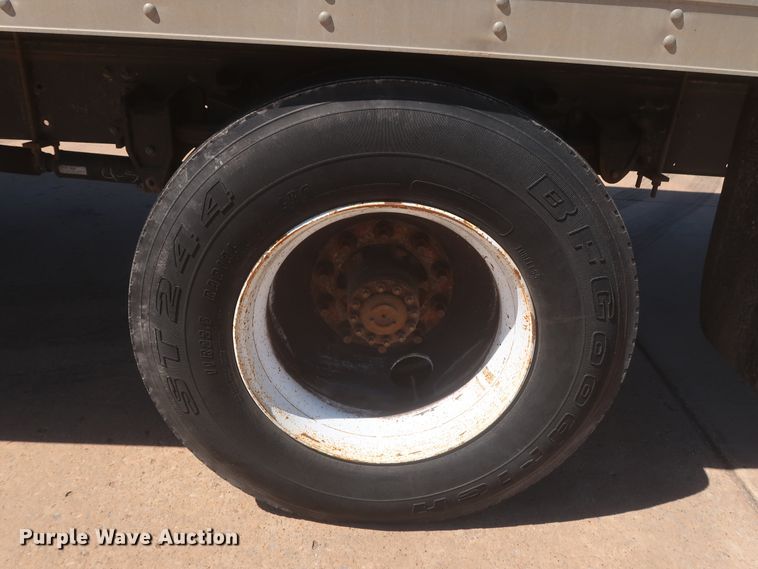 image for item IO9078 2005 Hino 268  refrigerated truck