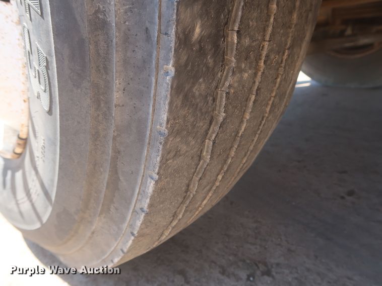 image for item IO9078 2005 Hino 268  refrigerated truck