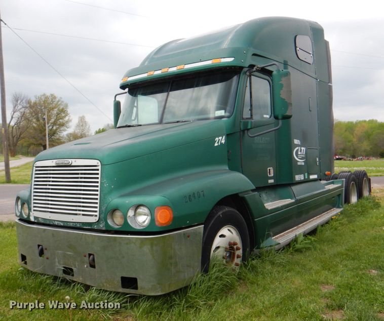 image for item IQ9291 2000 Freightliner Century Class  semi truck