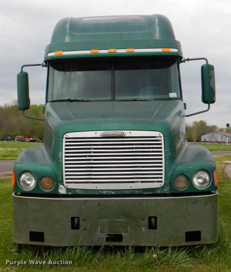 image for item IQ9291 2000 Freightliner Century Class  semi truck