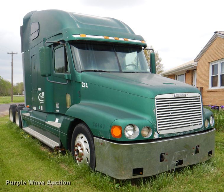 image for item IQ9291 2000 Freightliner Century Class  semi truck