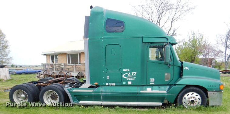 image for item IQ9291 2000 Freightliner Century Class  semi truck