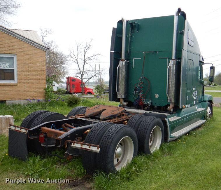 image for item IQ9291 2000 Freightliner Century Class  semi truck