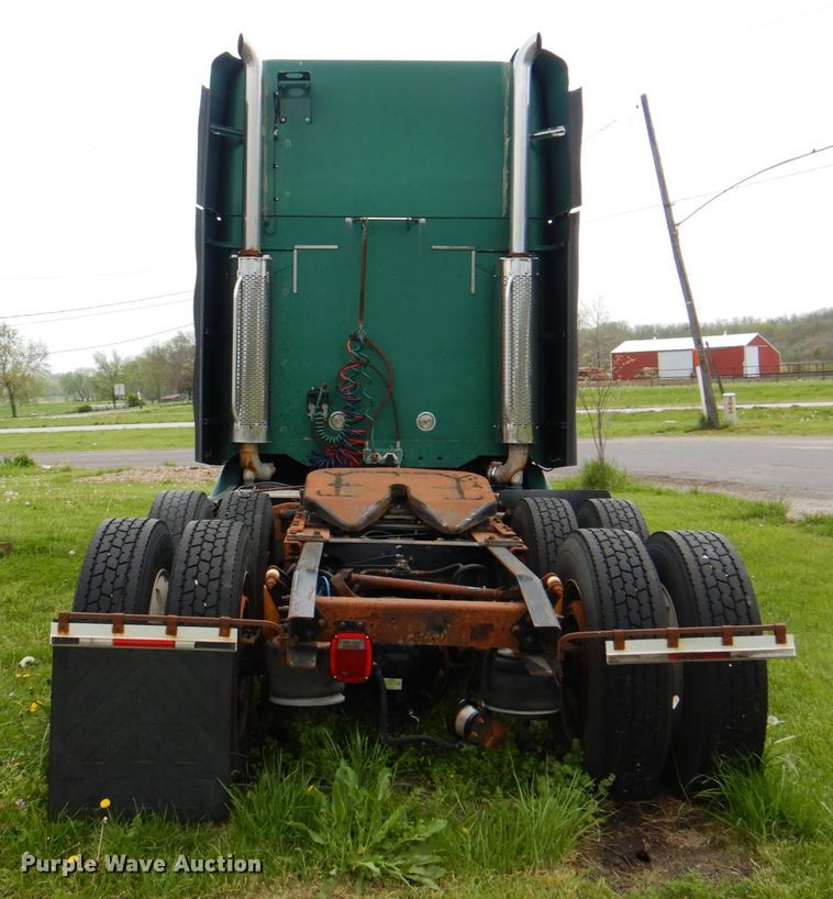 image for item IQ9291 2000 Freightliner Century Class  semi truck