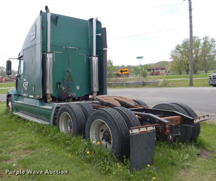 image for item IQ9291 2000 Freightliner Century Class  semi truck