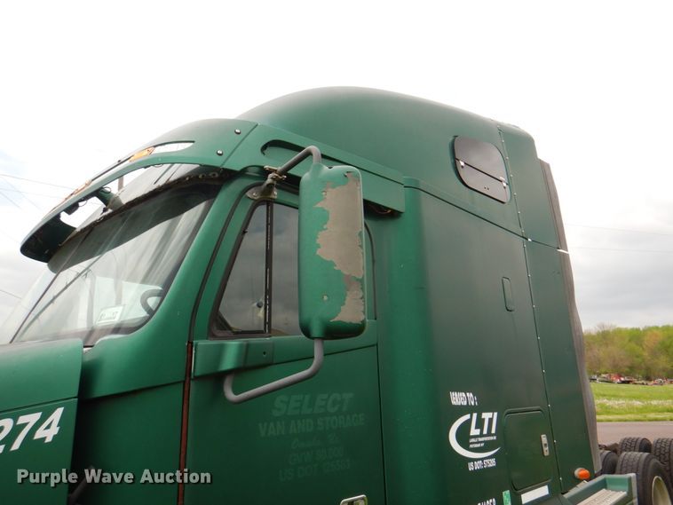 image for item IQ9291 2000 Freightliner Century Class  semi truck