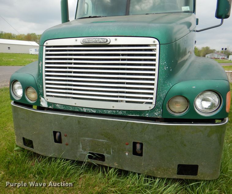 image for item IQ9291 2000 Freightliner Century Class  semi truck