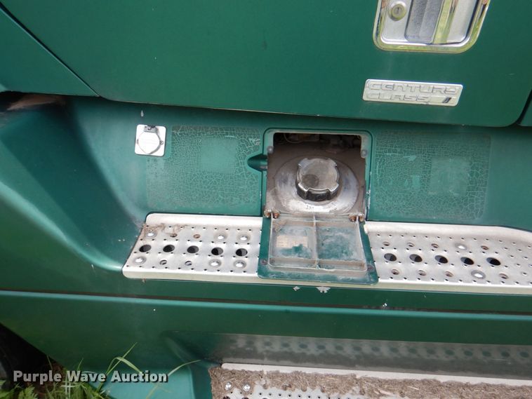 image for item IQ9291 2000 Freightliner Century Class  semi truck