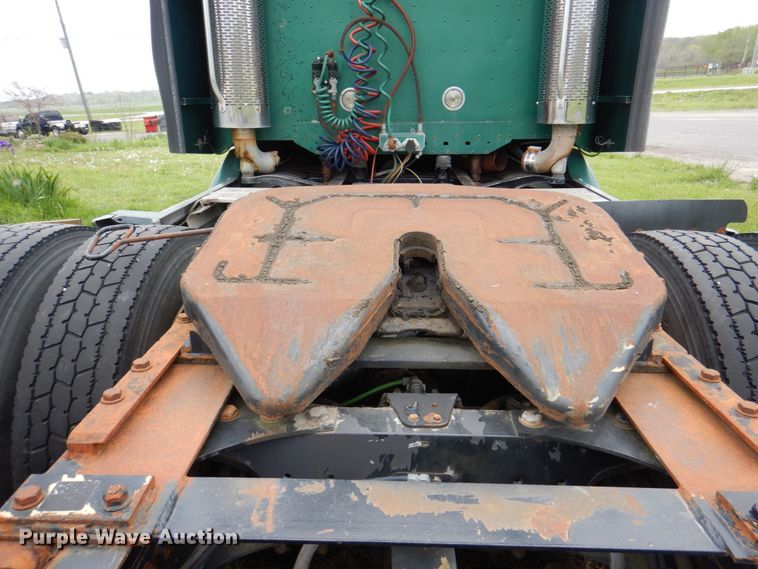 image for item IQ9291 2000 Freightliner Century Class  semi truck