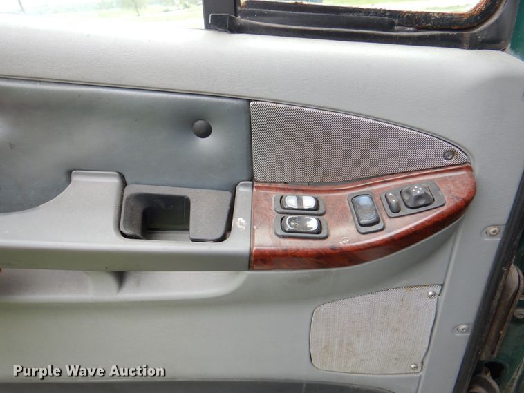 image for item IQ9291 2000 Freightliner Century Class  semi truck