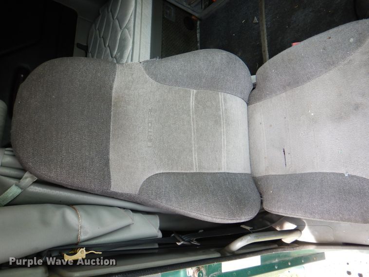 image for item IQ9291 2000 Freightliner Century Class  semi truck