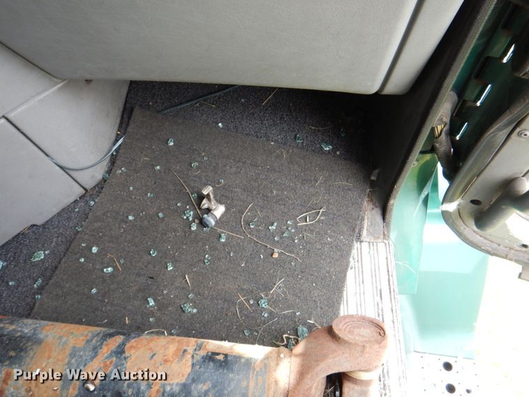 image for item IQ9291 2000 Freightliner Century Class  semi truck