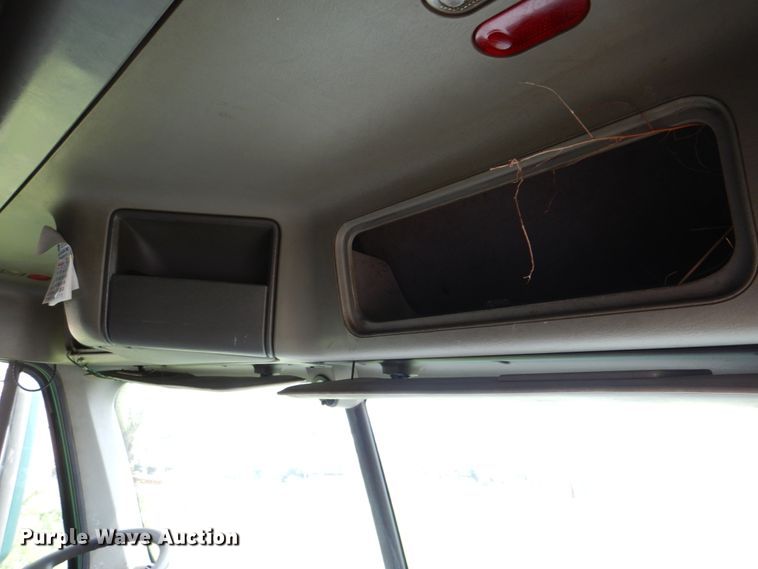 image for item IQ9291 2000 Freightliner Century Class  semi truck