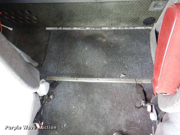 image for item IQ9291 2000 Freightliner Century Class  semi truck