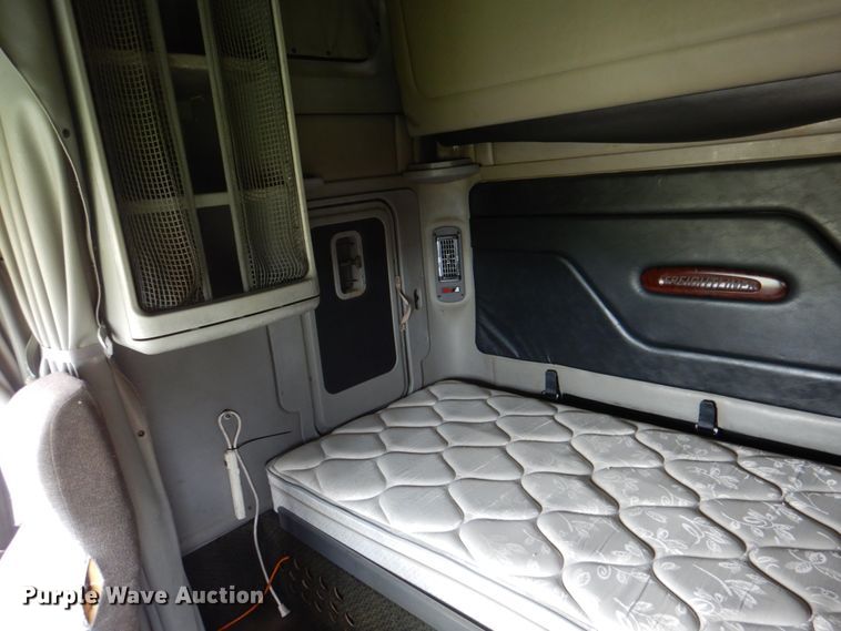 image for item IQ9291 2000 Freightliner Century Class  semi truck