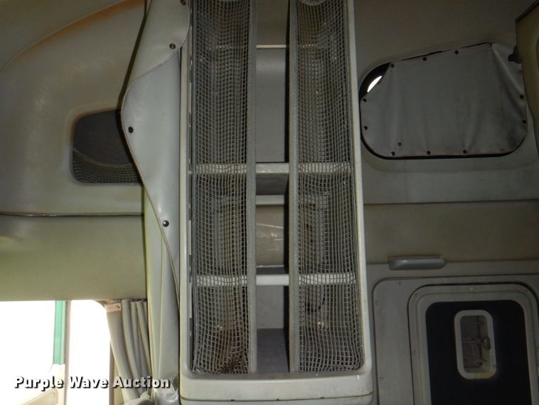 image for item IQ9291 2000 Freightliner Century Class  semi truck