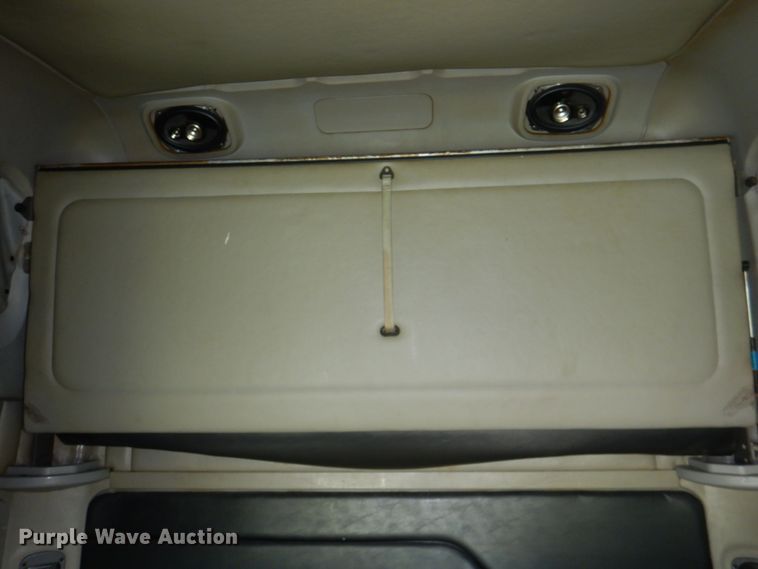 image for item IQ9291 2000 Freightliner Century Class  semi truck