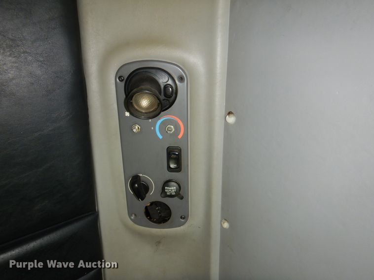 image for item IQ9291 2000 Freightliner Century Class  semi truck