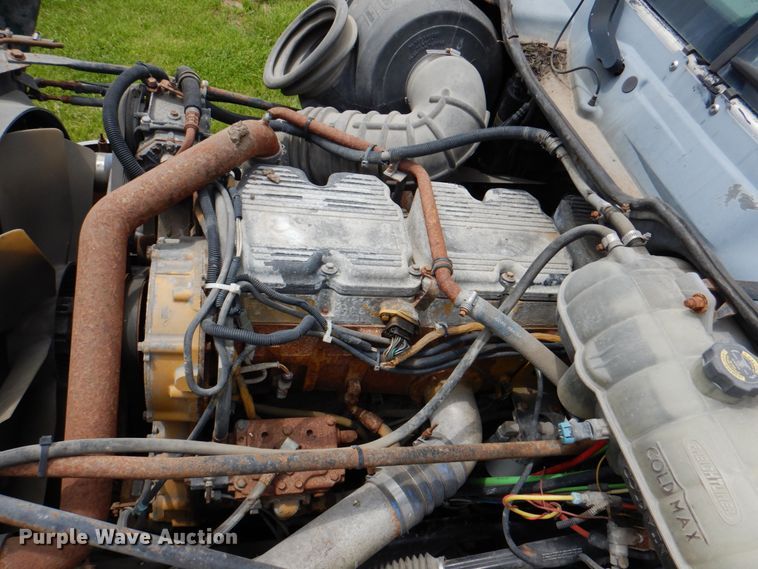 image for item IQ9291 2000 Freightliner Century Class  semi truck