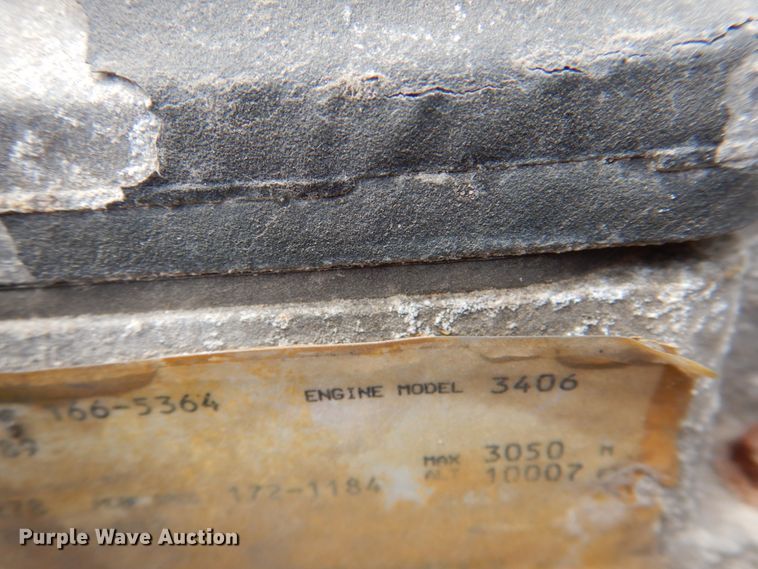 image for item IQ9291 2000 Freightliner Century Class  semi truck