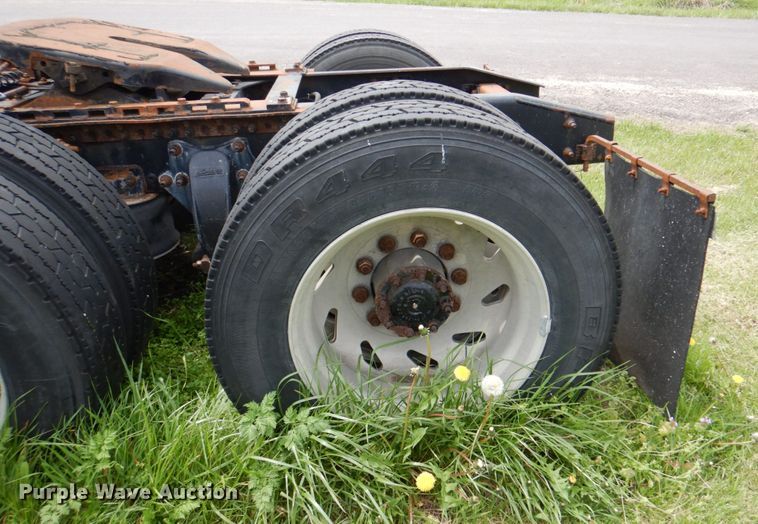 image for item IQ9291 2000 Freightliner Century Class  semi truck