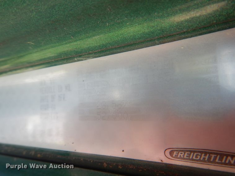 image for item IQ9291 2000 Freightliner Century Class  semi truck