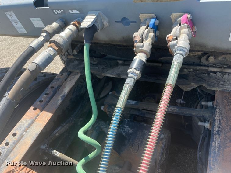 image for item IR9983 2000 Mack CH613  semi truck