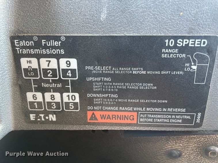 image for item IR9983 2000 Mack CH613  semi truck